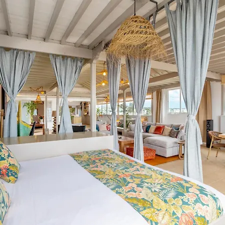 Ocean View Penthouse - Location - 100m To The דירה