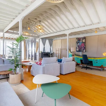 Ocean View Penthouse - Location - 100m To The