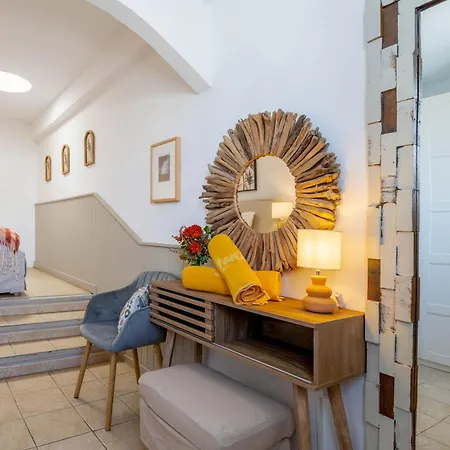 Ocean View Penthouse - Location - 100m To The *