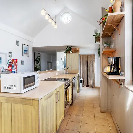 Ocean View Penthouse - Location - 100m To The קוסטה טגוויסה