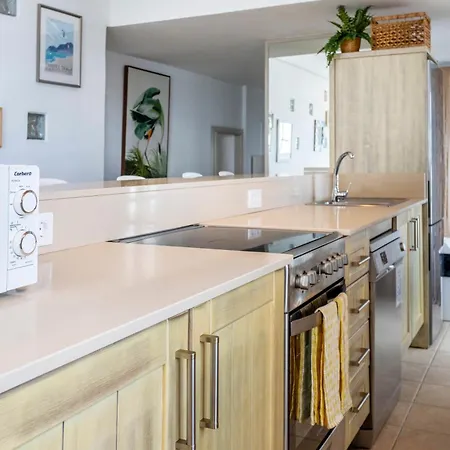 Ocean View Penthouse - Location - 100m To The דירה *