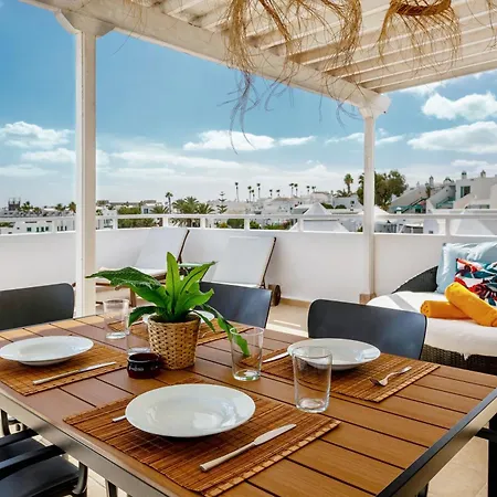 Ocean View Penthouse - Location - 100m To The