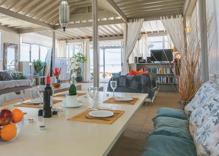 Ocean View Penthouse - Location - 100m To The